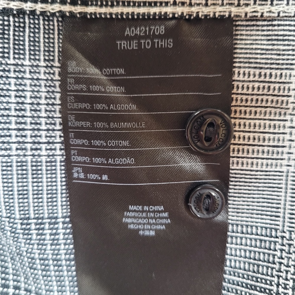 Volcom Modern Fit Button Down Short Sleeve Button… - image 7